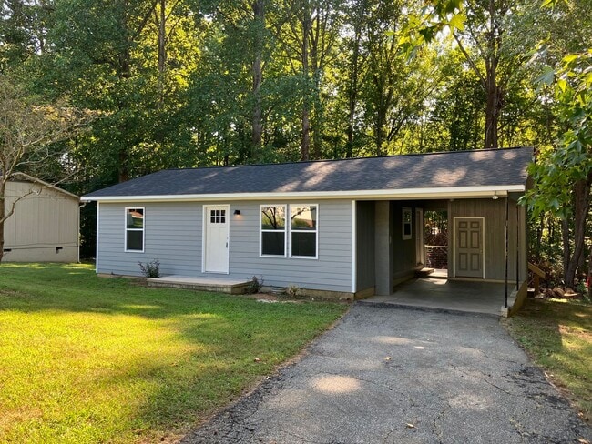 Building Photo - Two Bedroom Ranch in Denver