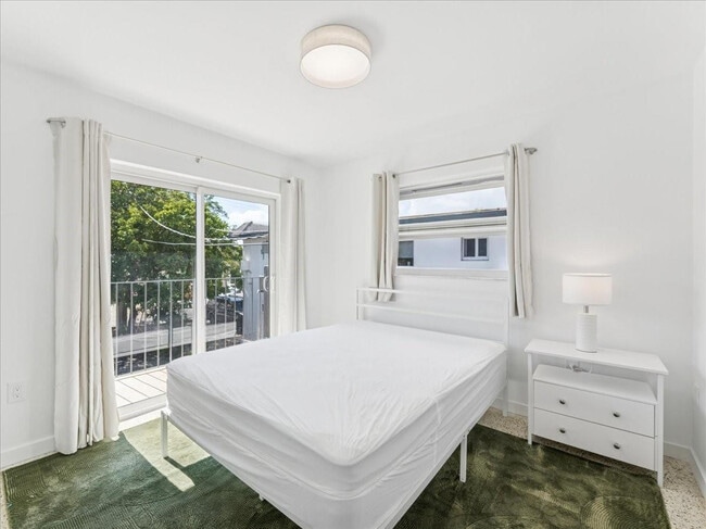 Building Photo - 421 SW 9th St Unit 3