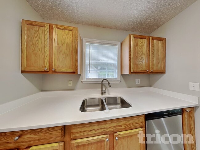 1209 Woodbriar St