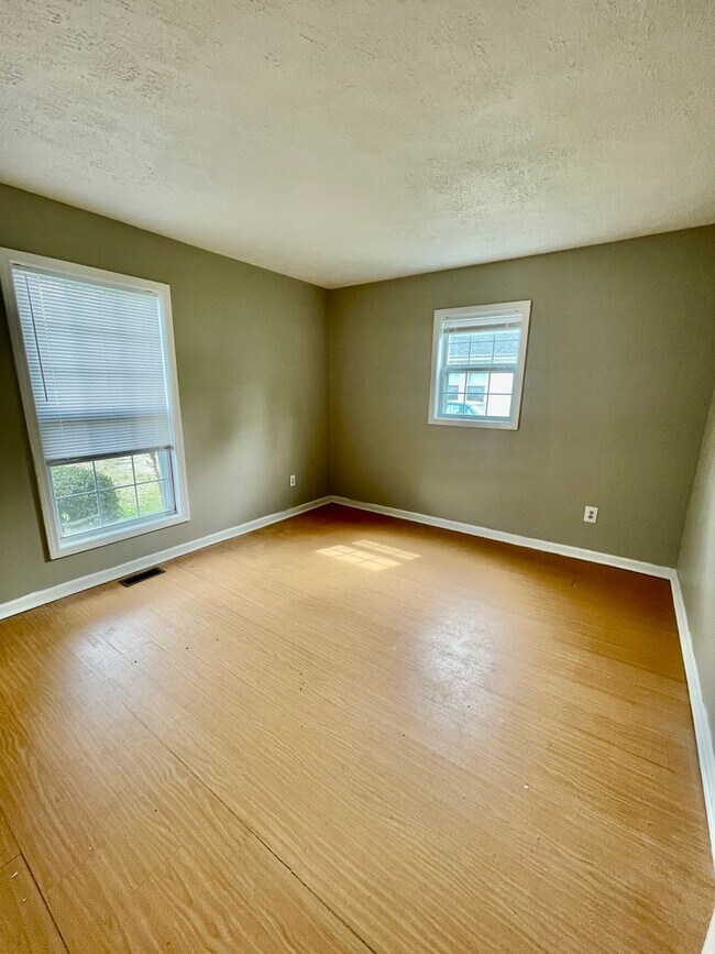 Photo - (Hold$5K)TomSadler935 Unidad A