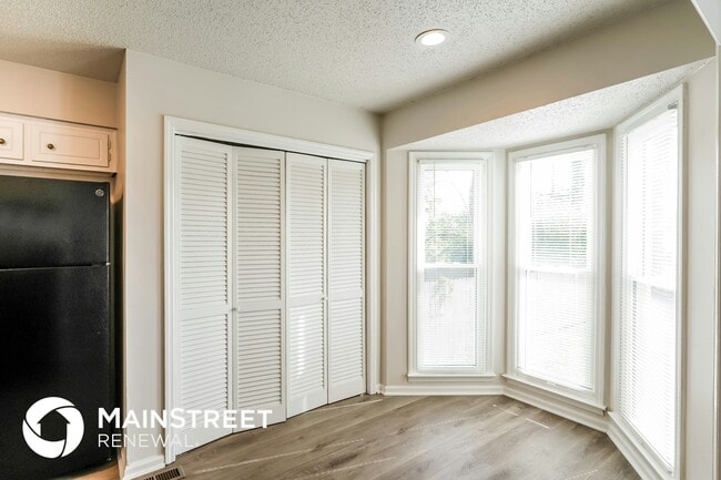 Photo - 533 Heritage Ln