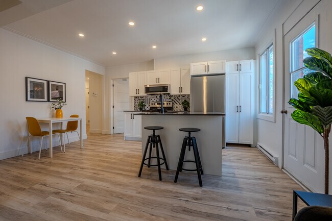 Photo - 5140 Randall