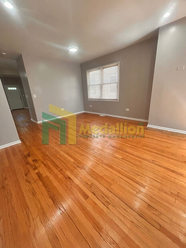 5954 S Maplewood Ave