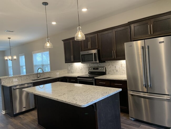 Photo - 175 Old Shackle Island Rd