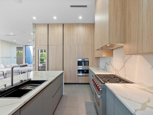 Photo - 871 NE 83rd St