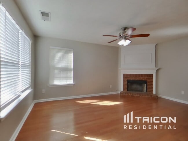 Photo - 1094 Winterbrook Way