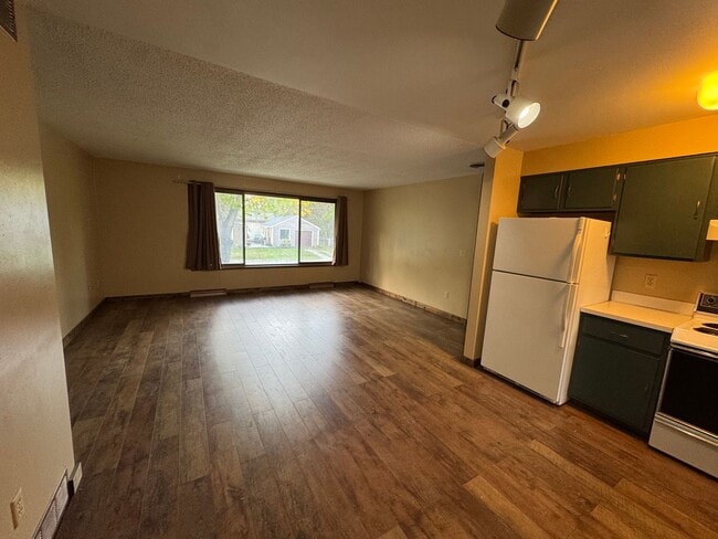Photo - Pinecrest Fourplex Unit #2