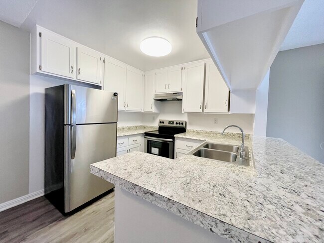 2BD, 2BA - Kitchen - Sycamore Pines Apartments