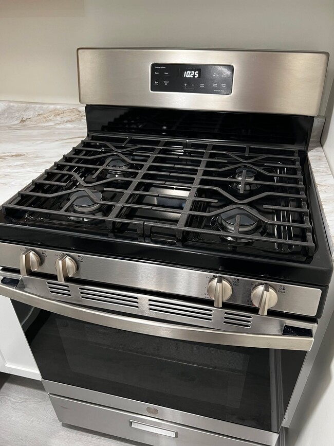 Kitchen Gas Stove - 205 Palomino Dr Unit 1 Bed 1 Bath Cozy Apt.