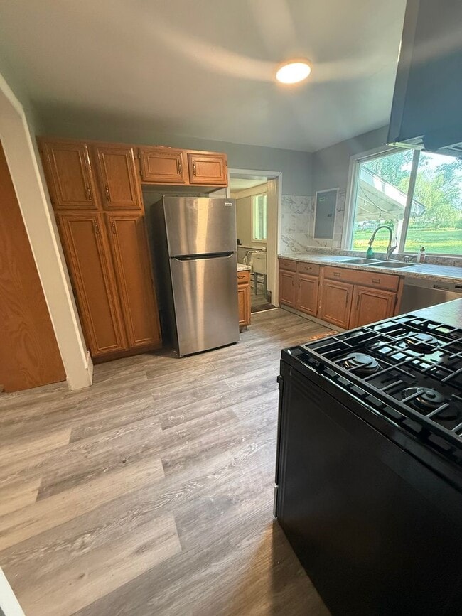 Photo - 4 Bedroom Home on an ACRE of land