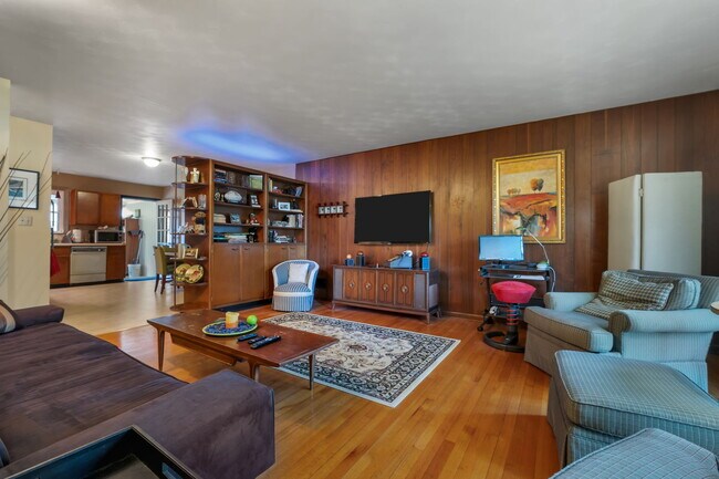 Photo - 1716 S Meridian St