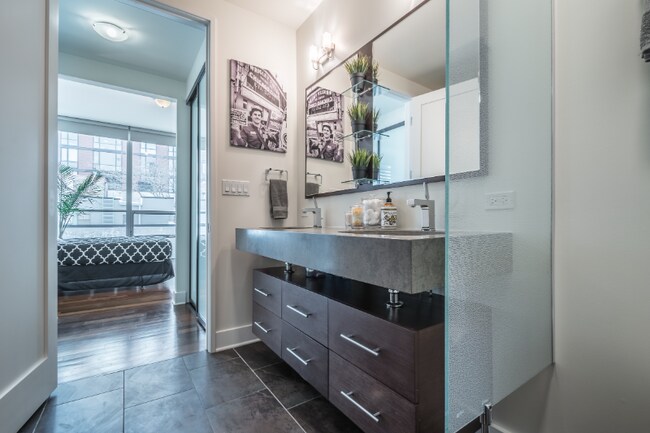 Photo - 1624 W Division St Unit 306