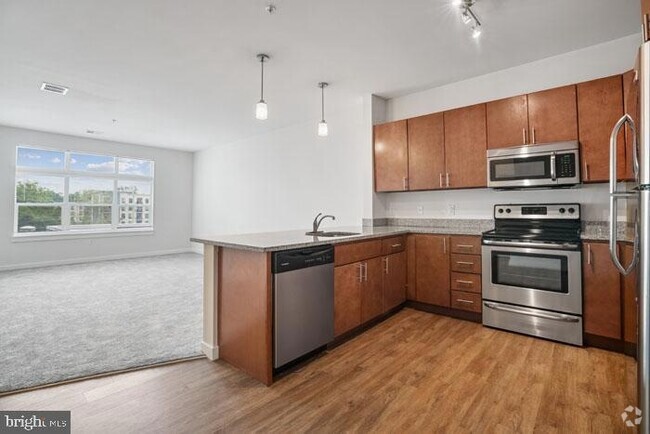 Building Photo - 131 Bridge St Unit 2B-2-2403 Rental