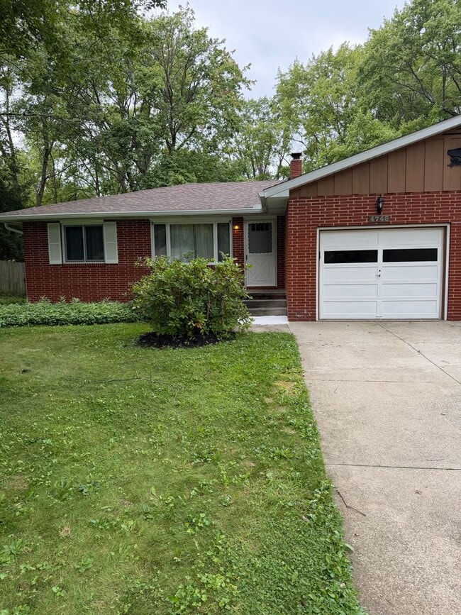 Photo - 4748-4752 Sunnyside Drive Unit 4748 Sunnyside