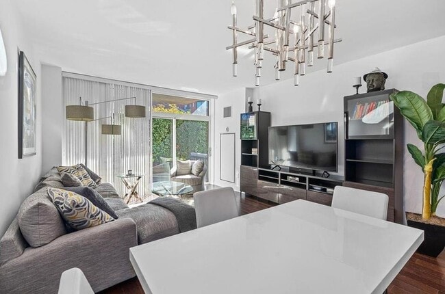 Photo - 1100 Maxwell Ln Unit 418