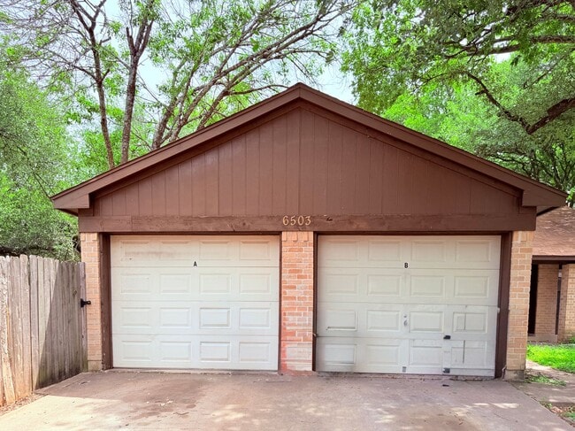 Building Photo - Columbia Oaks Unit A