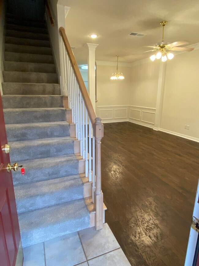Photo - Quiet 2 bedroom townhome close to Downtown...