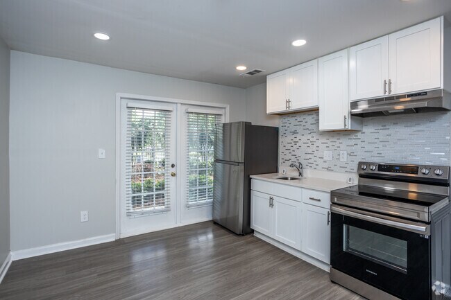 1BR, 1BA - 500SF - Kitchen - Crystal at Cascade