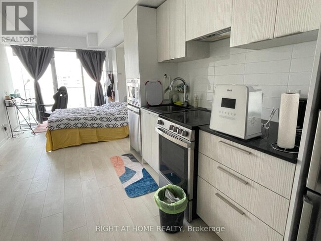 Photo - 501 Yonge St Unit 2206