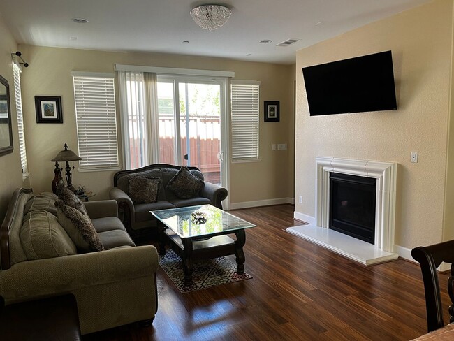 Photo - Great 4 Bedroom, 3 Bathroom 2100 sqft. Folsom Home for Lease