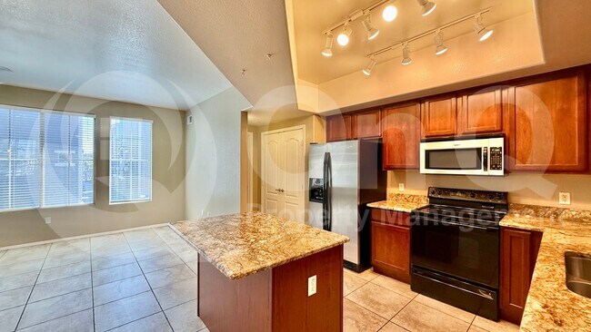 2402 E 5th St Unit 1436
