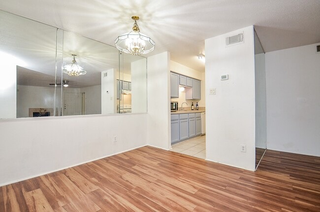 Building Photo - 9700 Leawood Blvd Unit 1807 Rental
