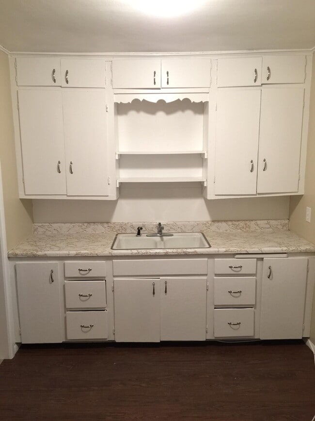 Photo - 3213 Erskine St