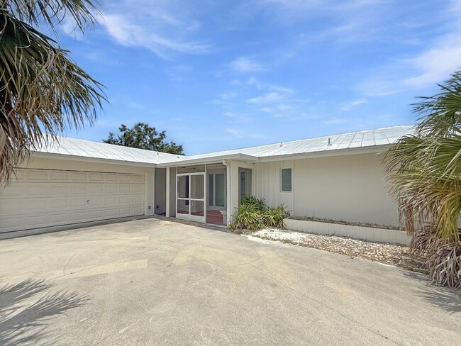 Building Photo - 6950 Overlook Dr