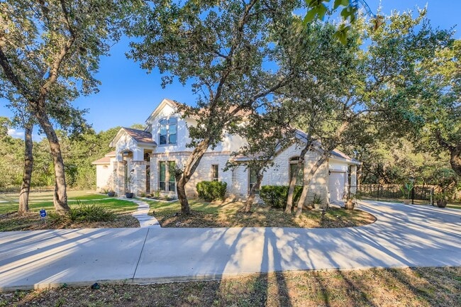 Photo - Large 4 bedroom home on 1 acre with lawn c...