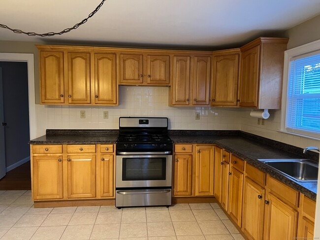 Photo - 144 Newington Ave