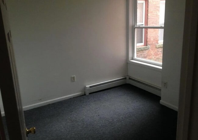 Photo - 105 A Williams St