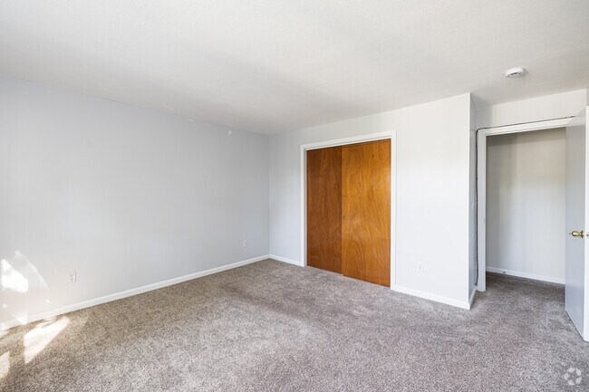 2BR, 1BA - 975SF - Bedroom
