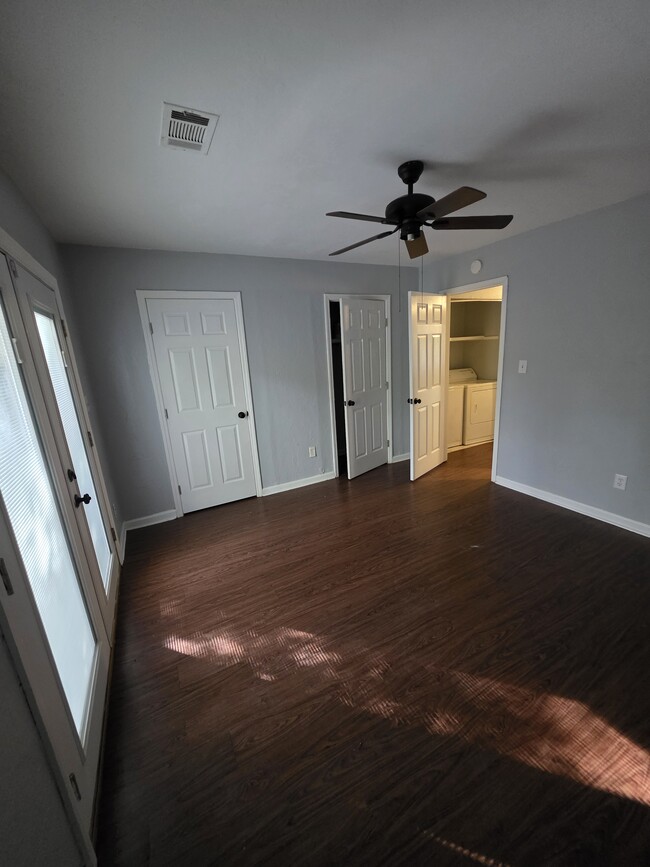 Photo - 1259 Orange Ave E