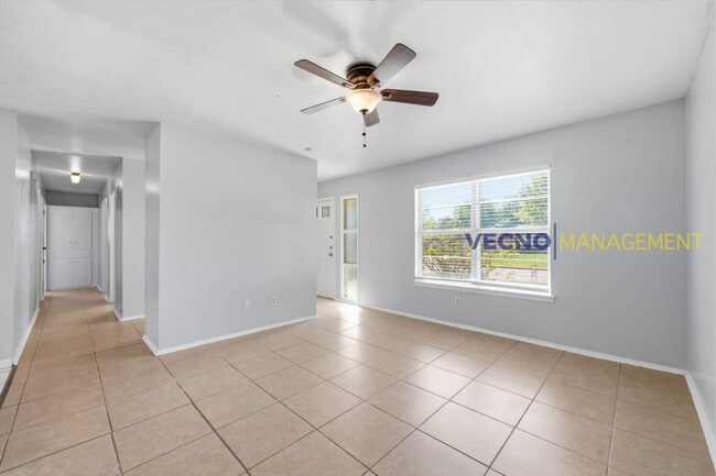 Photo - 701 Aviaton Ave