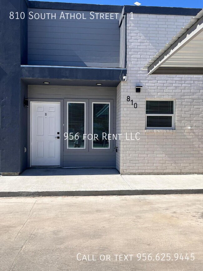 Building Photo - 810 S Athol St Unit 1