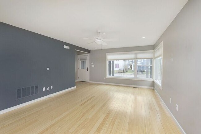 Lovely 3 Bedroom 2.5 Bath Townhome Steps From The Monon!