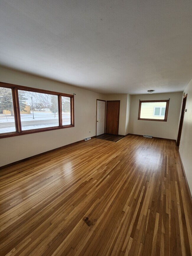 Photo - ***1 month Free with a 15-month lease.***3...