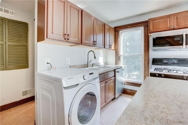 Photo - 32 Birch Crescent St Unit 3