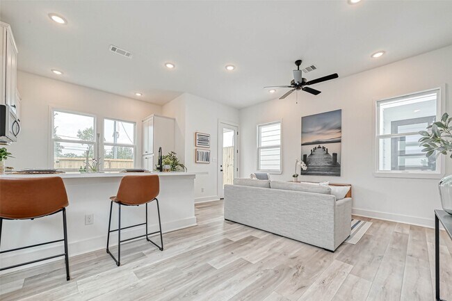 Photo - 9316 Arledge St