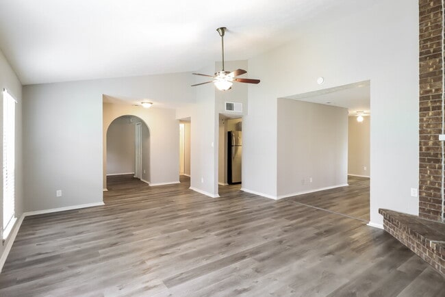 Photo - 1702 Clark Trail