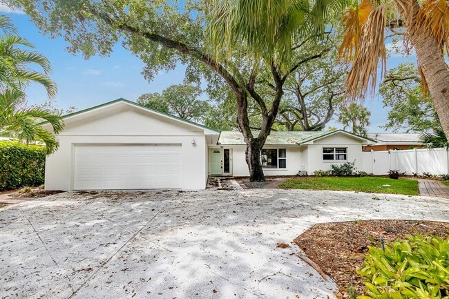 Building Photo - 12831 Shore Dr