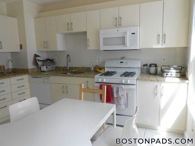 Photo - 63 Fairbanks St Unit 2