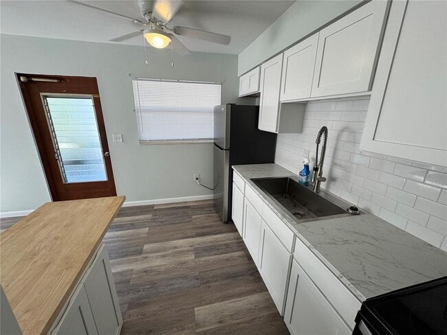215 Park Blvd S