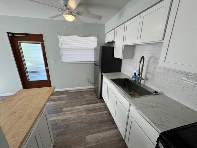 Photo - 215 Park Blvd S