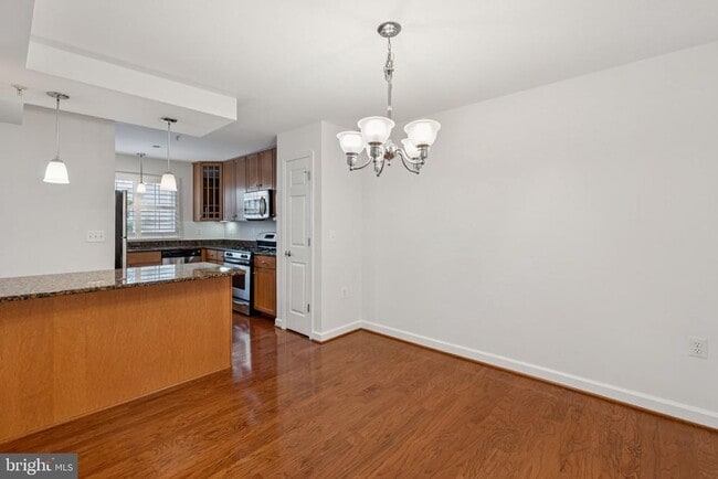 Photo - 4149 S Four Mile Run Dr Unidad 304