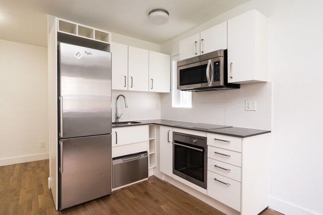 Building Photo - 54 Maitland St Unit 311