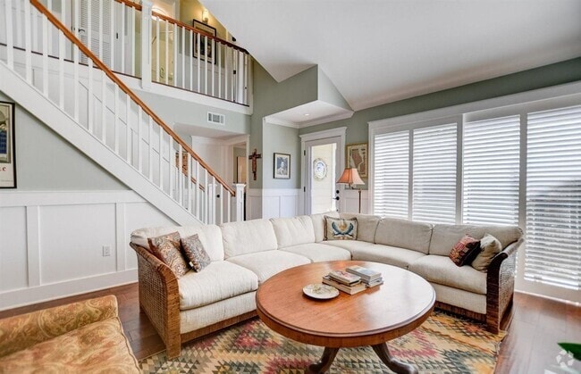 Building Photo - Long Term, unfurnished rental in Coronado!