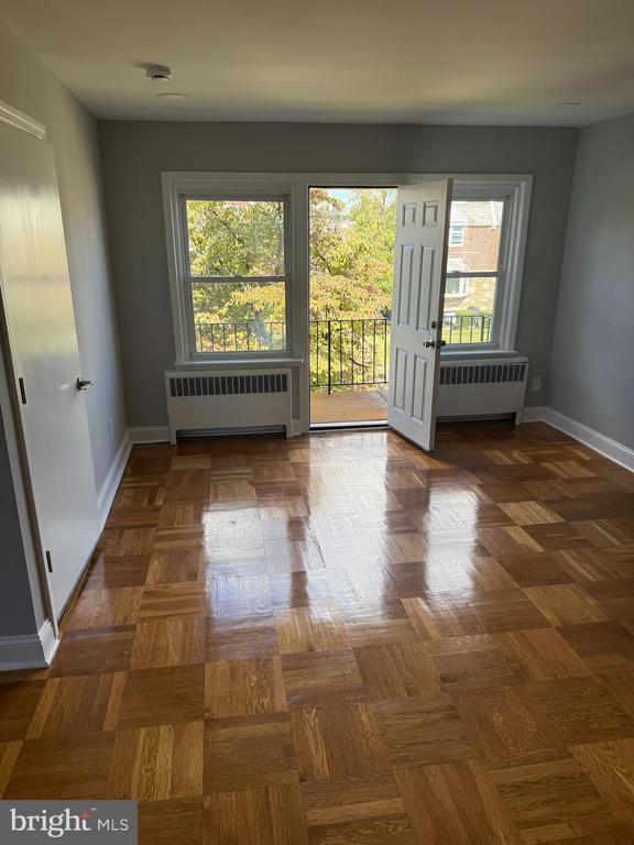 Photo - 928 Durard St