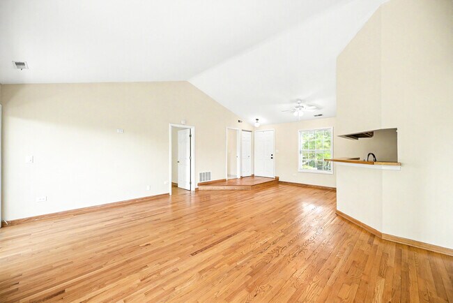 Photo - 363 Pembroke Ln Unit 3