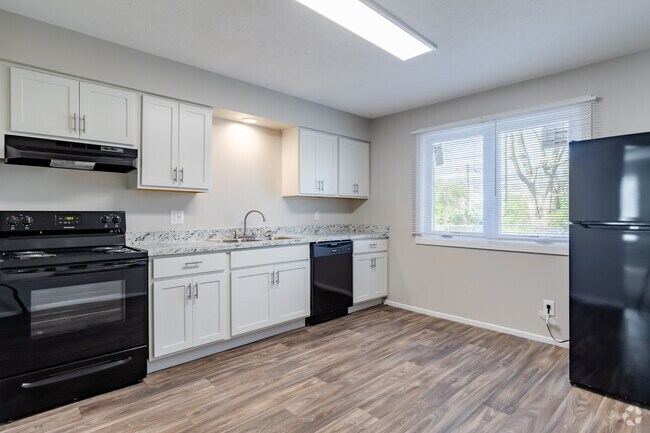 2BR, 1BA - Kitchen/Dining